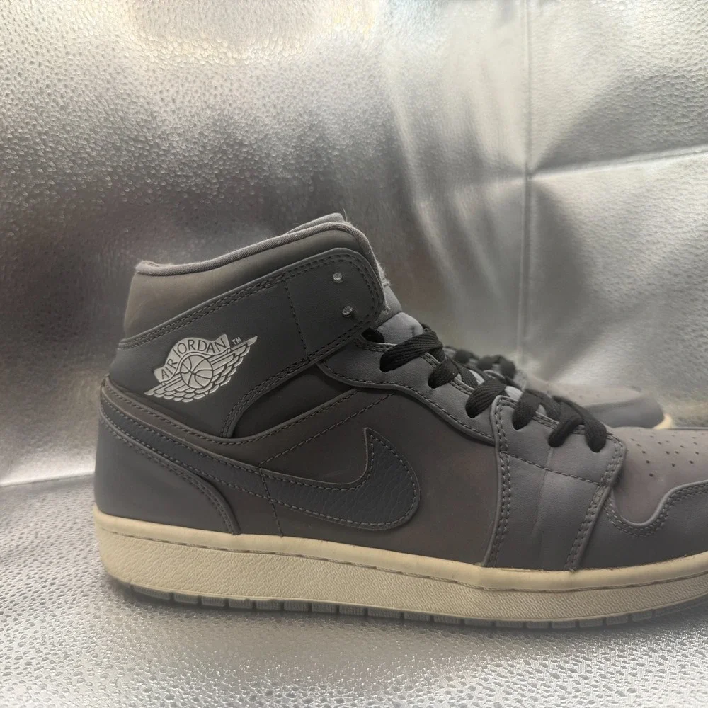 Size 10.5 Nike Air Jordan 1 Gray Mens Basketball Shoe Sneakers 554724-014‎